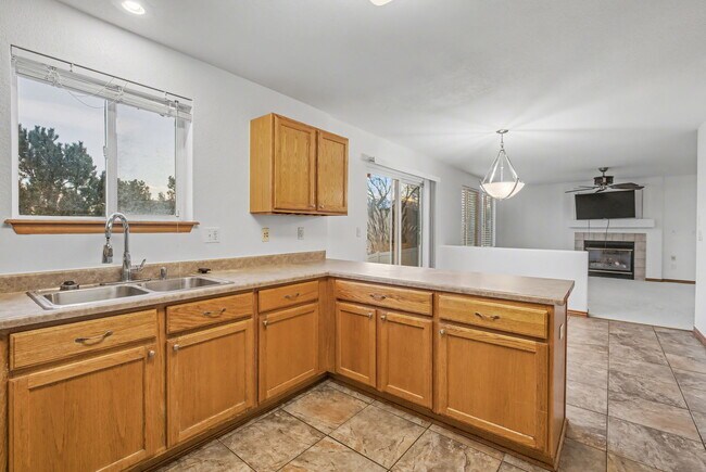 Foto del edificio - 4528 W 63rd Dr