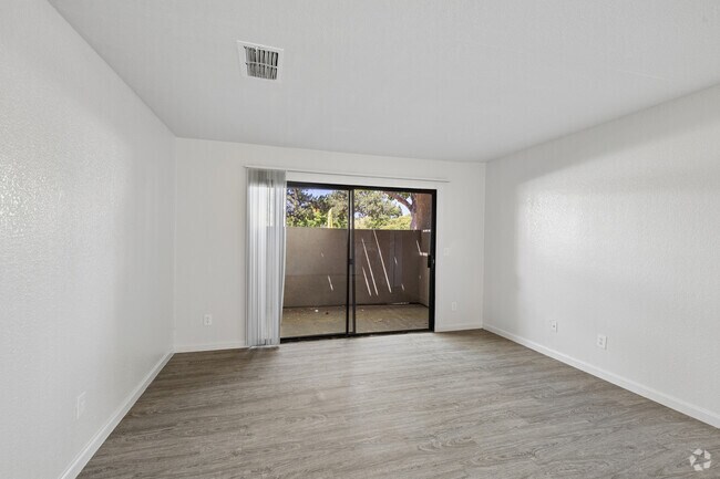 1 dormitorio, 1 baño - 598 pies cuadrados - Sala de estar - Cedar Ridge Apartments