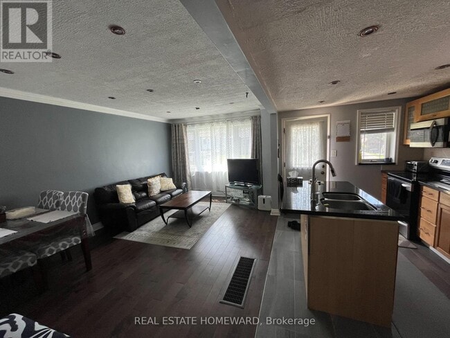 Building Photo - 137 Harewood Ave