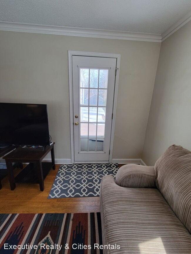 Foto del edificio - 3 br, 1 bath House - 137 5th Ave N