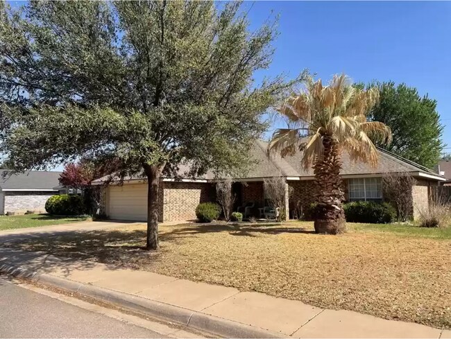 Building Photo - 4413 St Andrews Dr