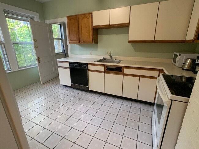 Foto del edificio - 80 Corey Rd