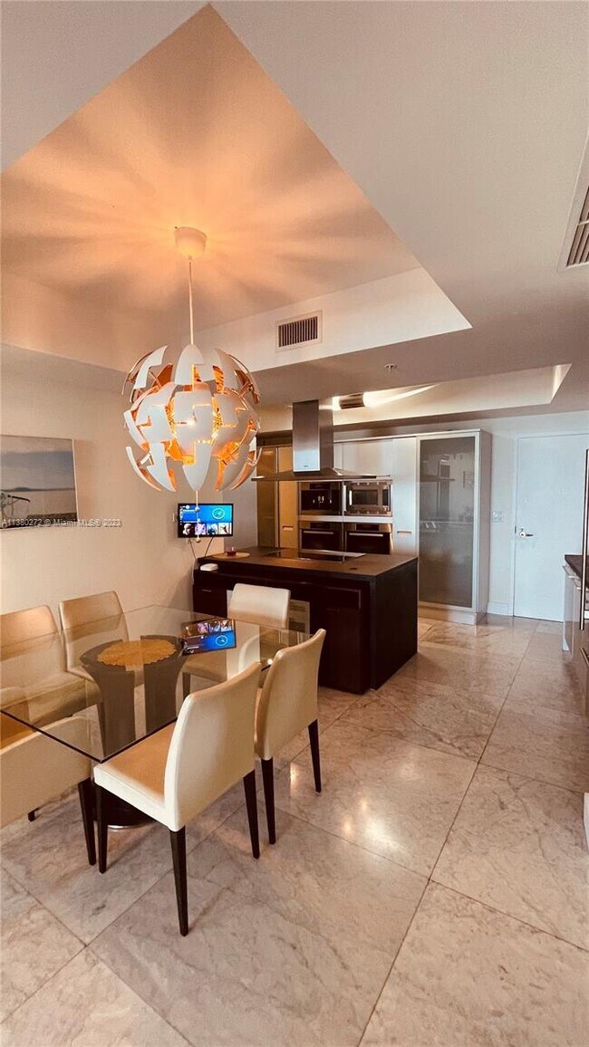 Foto del edificio - 18201 Collins Ave