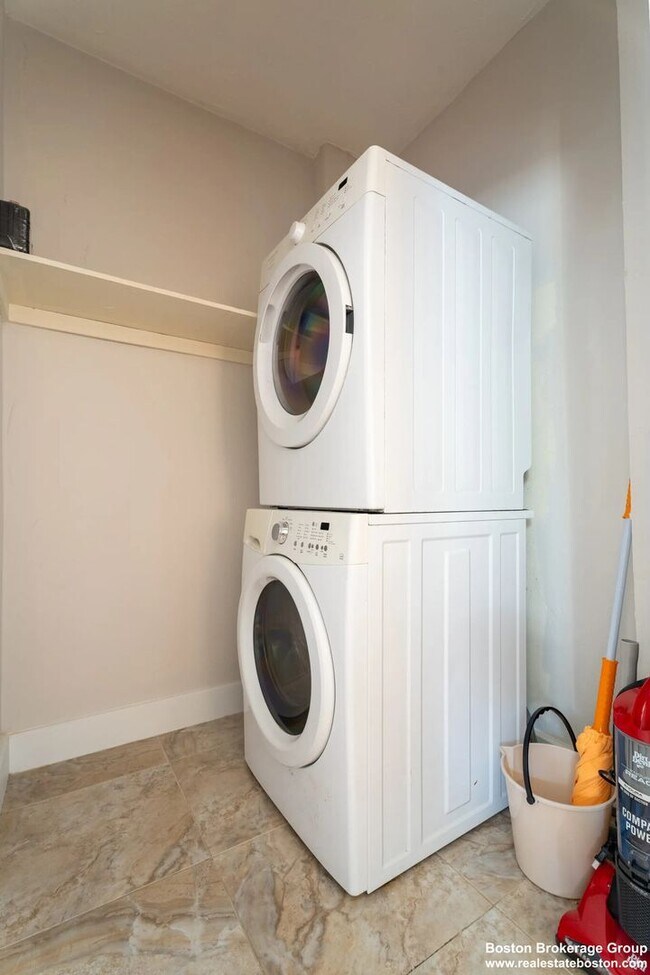 Foto del edificio - Hip 3 bed 1 bath