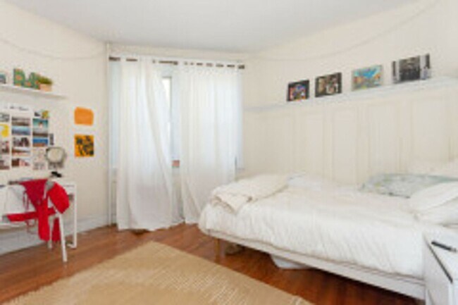 Building Photo - HOT BROOKLINE LISTING!!!