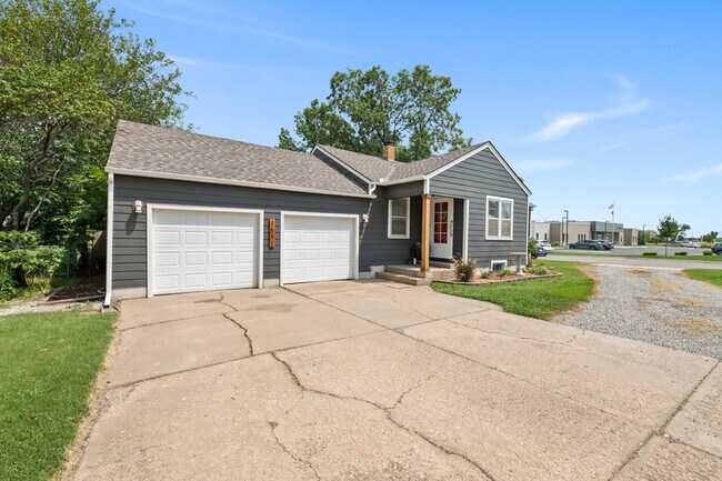 Foto del edificio - 1502 N Andover Rd