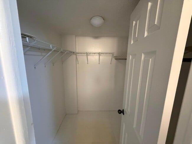 Foto del edificio - 9450 Live Oak Pl