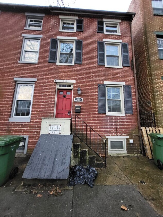 Primary Photo - 3 Bed/2 bath (1/2 OFF 1st Months Rent!)
