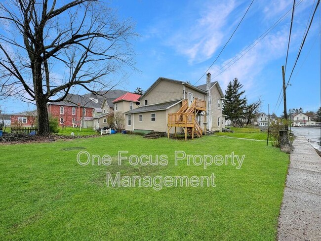 Building Photo - 200 Danis St