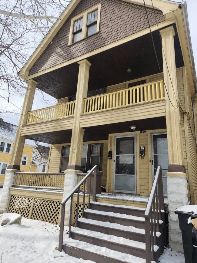 Building Photo - 2954 E 67th St