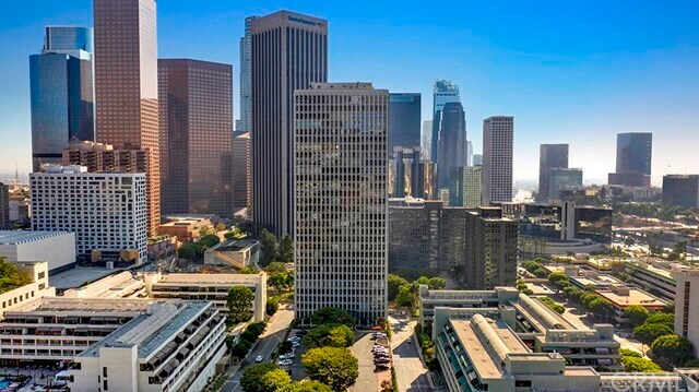 Building Photo - 800 W 1st St