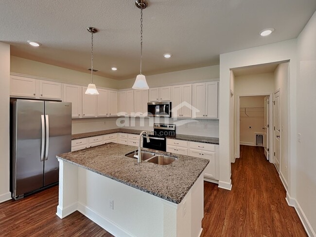 Building Photo - 378 Sandstone Dr