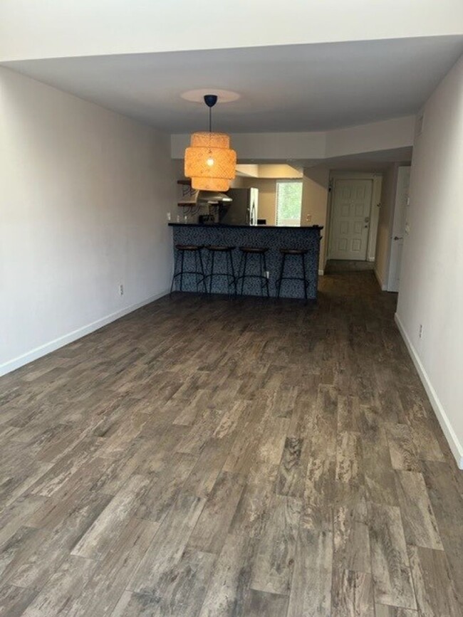 Building Photo - Stylish 2 Bed, 2 Bath Oasis in the Heart o...