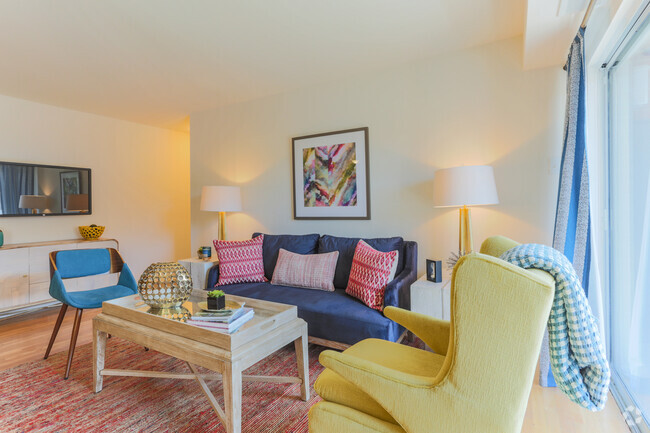 2BR,2BA,-The Chesapeake - Lakeshore at Hampton Center