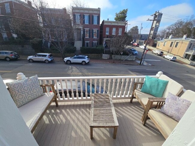 Balcony Overlooking Broad - 2200 E Broad St