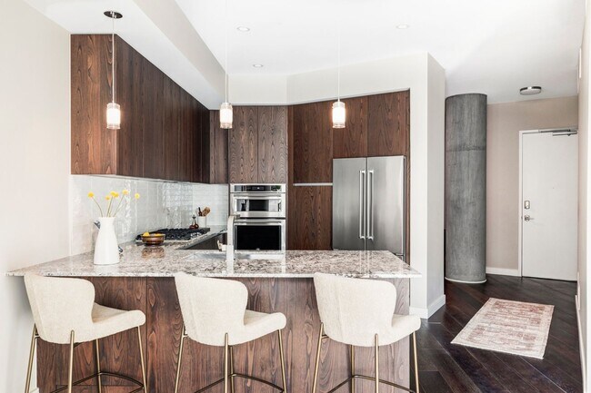 Foto del edificio - Luxury 1 Bedroom + Large Den condo Denver at Sloans Lake