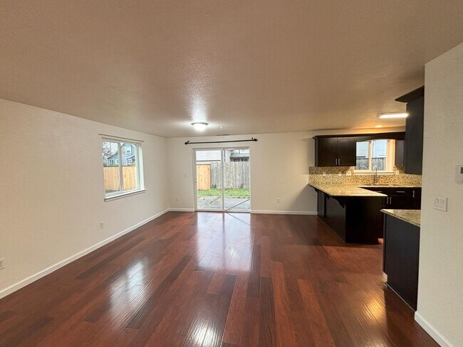 Building Photo - 3Bd/2.5Ba Two Story Home-For Viewing!