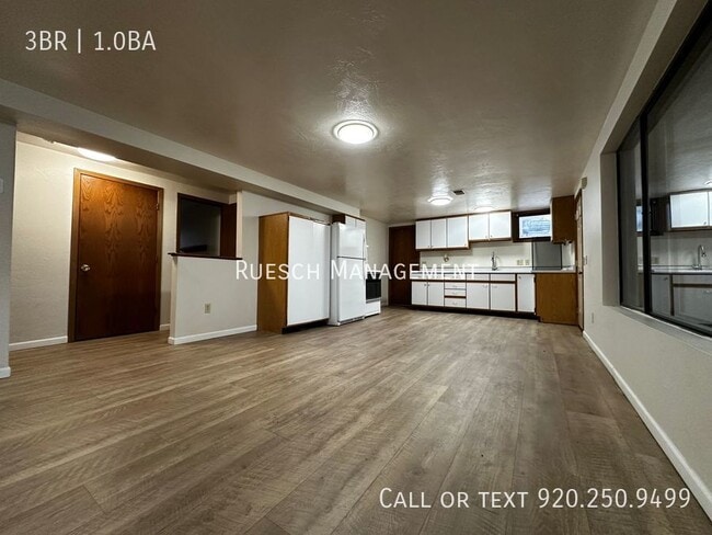 Building Photo - Beautiful 3 Bedroom 1 Bath Lower Duplex - ...