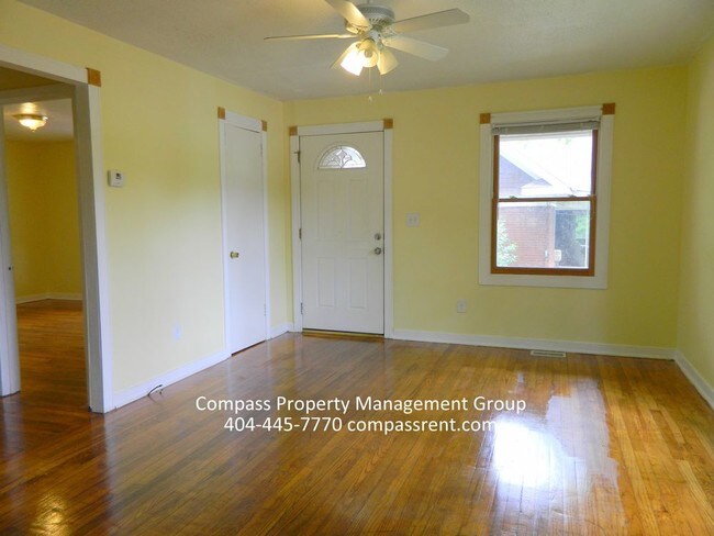 Building Photo - Great Duplex Great Location