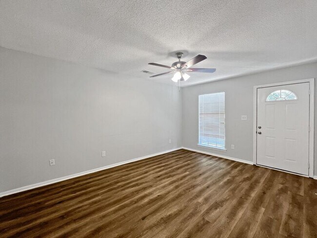Building Photo - 5680 Chickasaw Dr