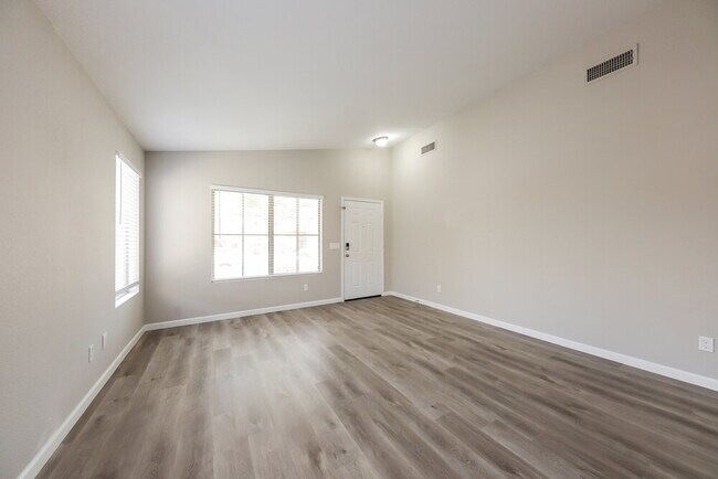 Foto del edificio - 7418 W Lone Cactus Dr