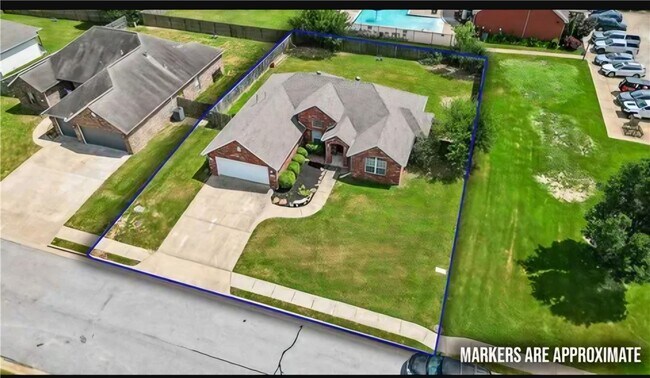 Building Photo - 410 Coopers Farm Rd