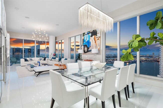 Building Photo - 900 Brickell Key Blvd