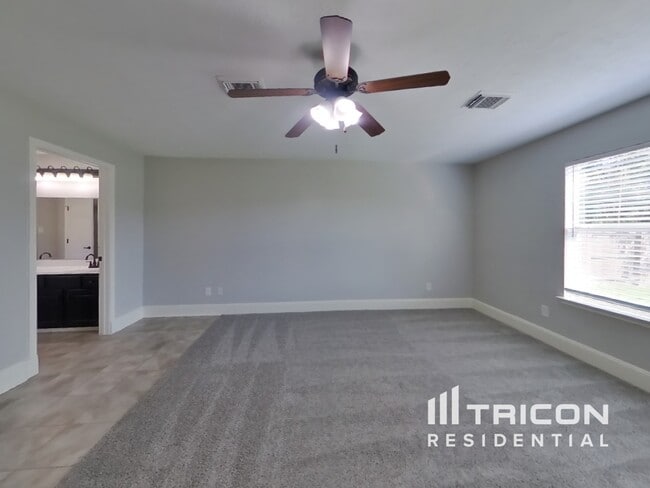 Building Photo - 18432 Sunrise Oaks Ct