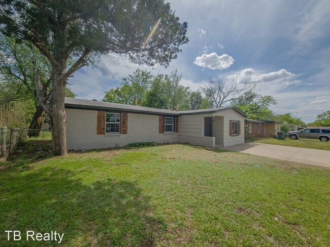 Building Photo - 3 br, 1 bath House - 3928 SE 22nd St
