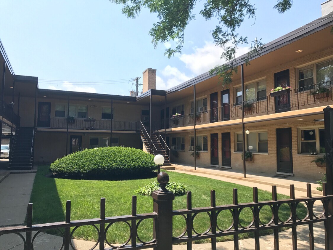 Foto principal - 1735-1743 W Bryn Mawr Ave