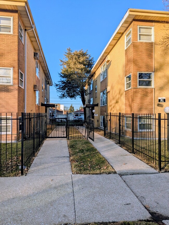 Foto del edificio - 406 E 109th St