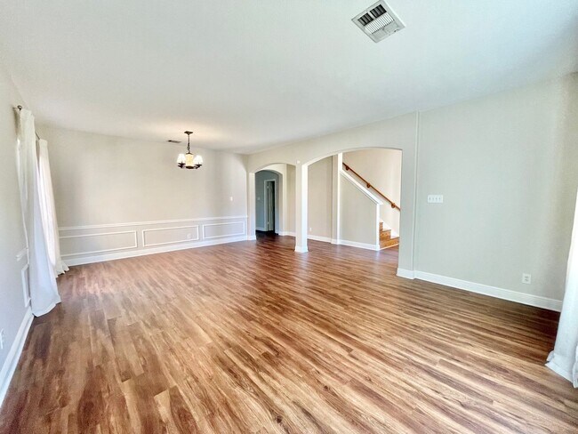 Foto del edificio - "Chic Elegance in an Amazing Location: 4BR...