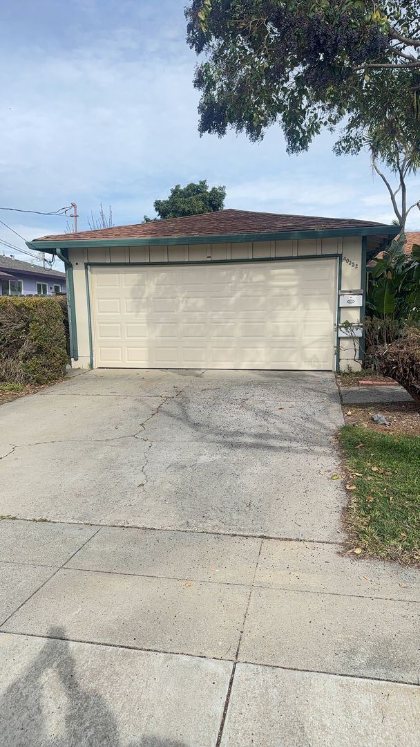 Stunning 4-bedroom, 2-bathroom - Stunning 4-bedroom, 2-bathroom House