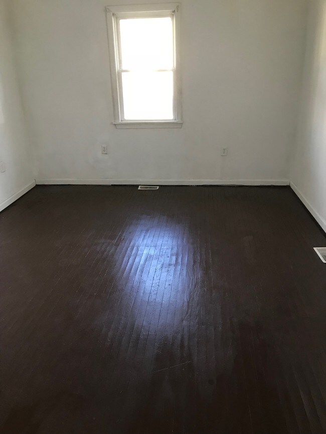 Bedroom - 400 W McNeal St