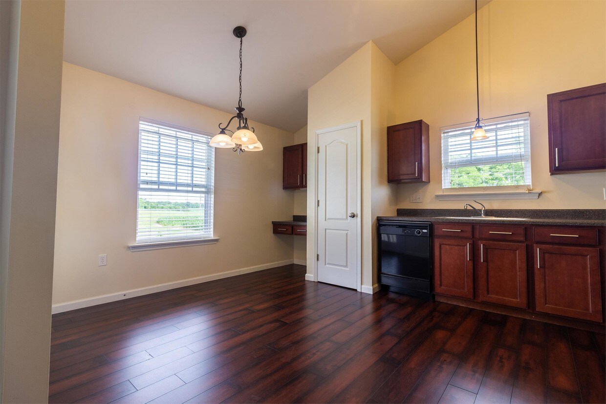 Primary Photo - 1634 Piedmont Cir