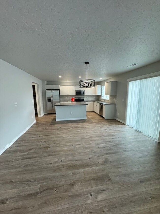 Building Photo - Brand New 4 Bed, 3 Bath Home