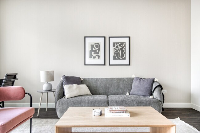 Foto del edificio - 100 N Addison Ave