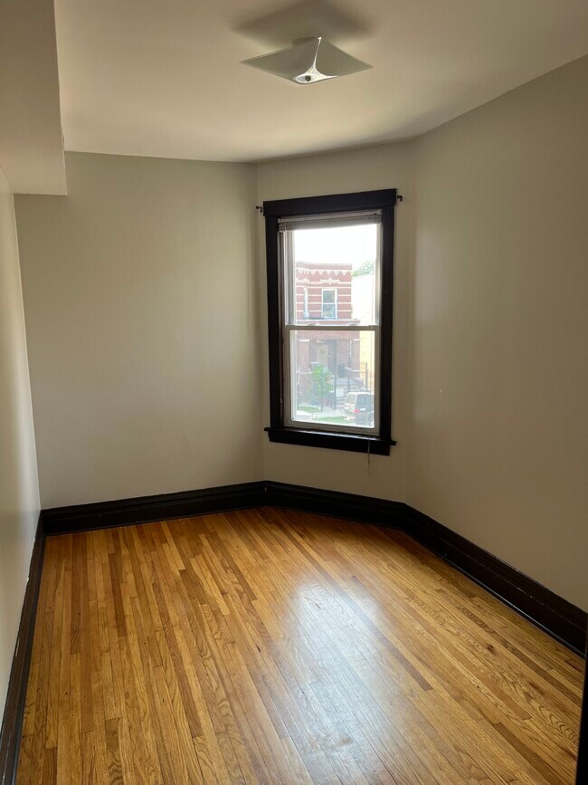 Foto del edificio - 1439 N Ridgeway Ave