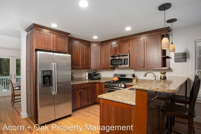 Foto del edificio - 3 br, 2 bath House - 107 Channing Lane