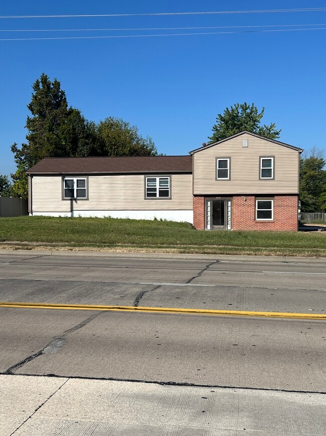 Building Photo - 1025 N Main St