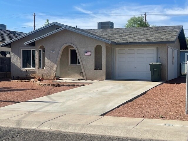 Foto principal - 2640 Simms Ave