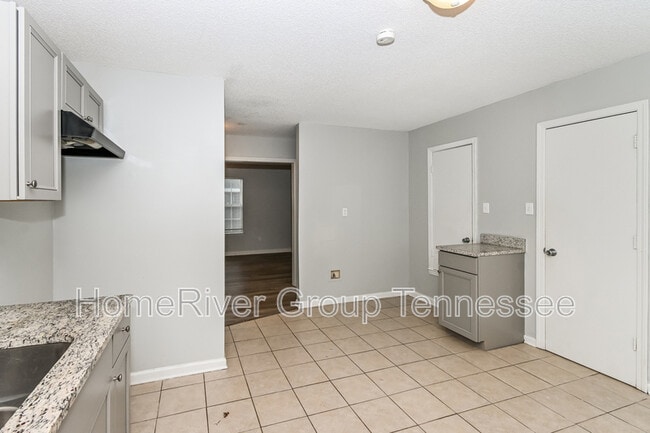 Building Photo - 3878 Winwood Dr