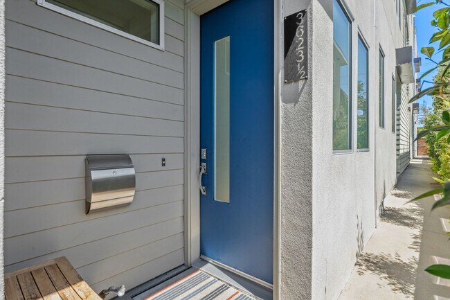 Building Photo - 3623 1/2 S Centinela Ave