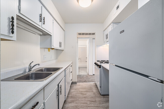 1BD, 1BA - 680SF - Cambridge Woods