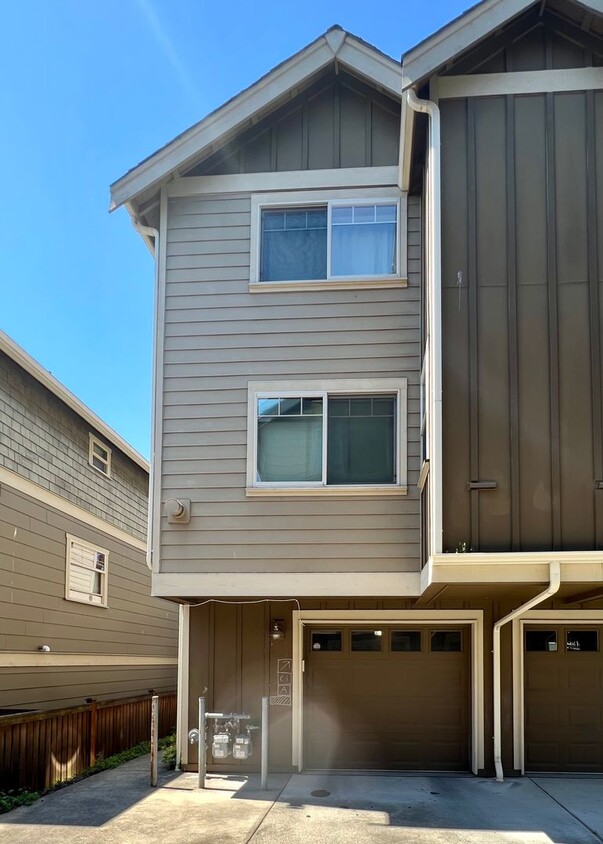 Primary Photo - Columbia City Townhouse