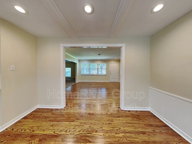 Building Photo - 8546 Stillwater Dr