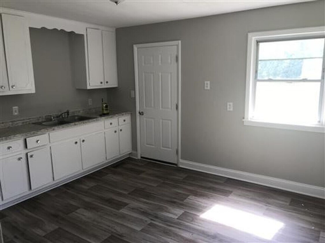 Primary Photo - 715 Kent Dr