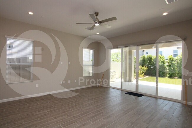 Building Photo - 5107 E Village Dr
