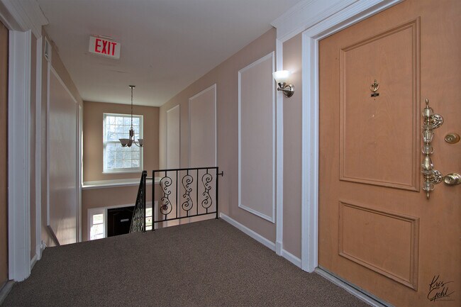 Building Photo - 207 W Park Ave