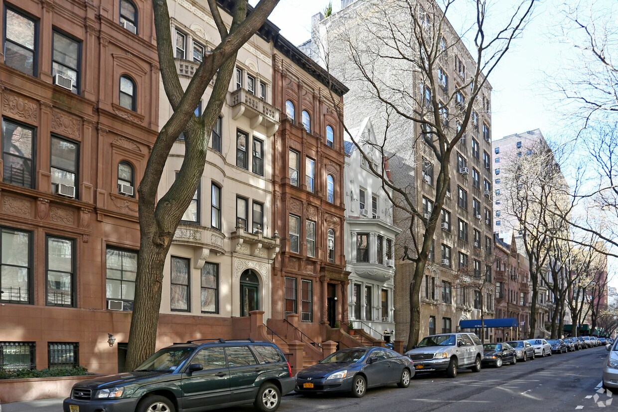 Building Photo - 26 W 90th St